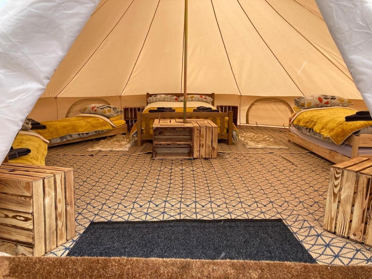 Roaches Retreat Family Glampsite, Rocky Reach Bell Tent With Outdoor Adventures And Campfire Nights Upper Hulme Exterior photo